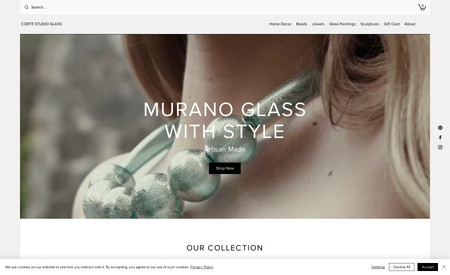Corte Studio Glass: Website for a Venetian company that makes glass products.
